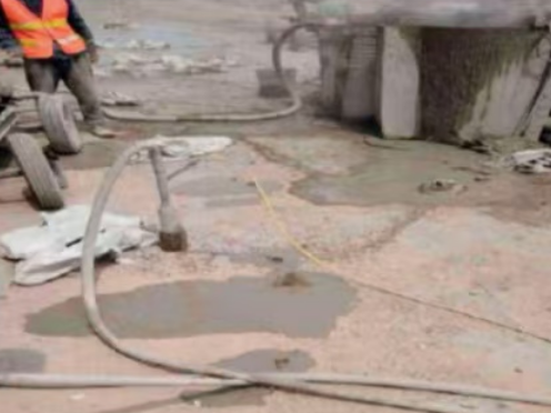 牟平水泥混凝土路面板底注浆技术 路面脱空注浆整治方案